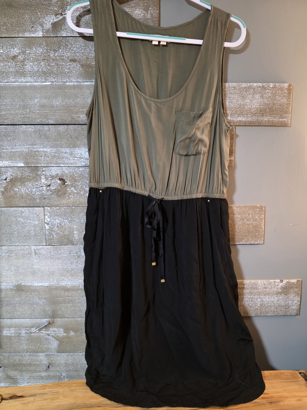 Sleeveless Olive and Black Midi Dress with Drawstring Waist